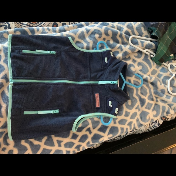 Vineyard vines vest.  Navy with light blue whales - Picture 1 of 2